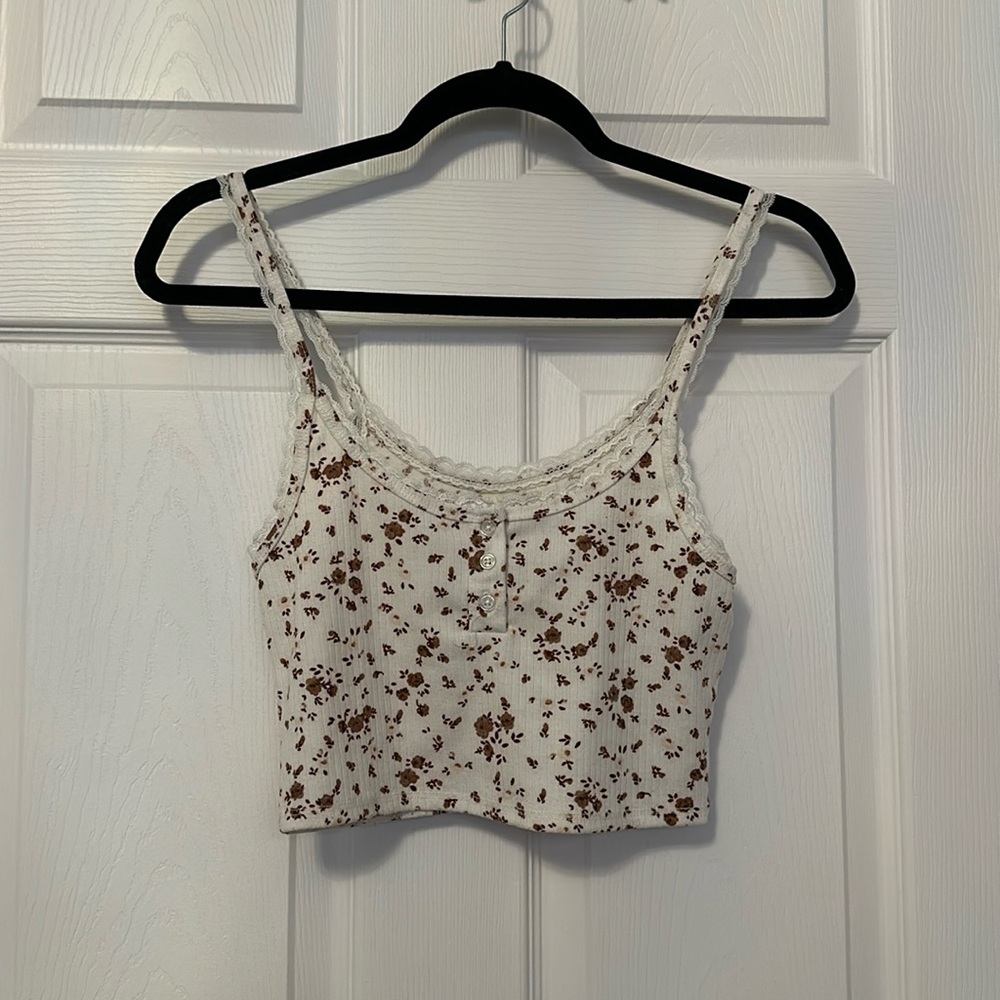 Floral cropped tank with lace edging.